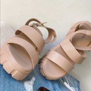 Nude Platforms